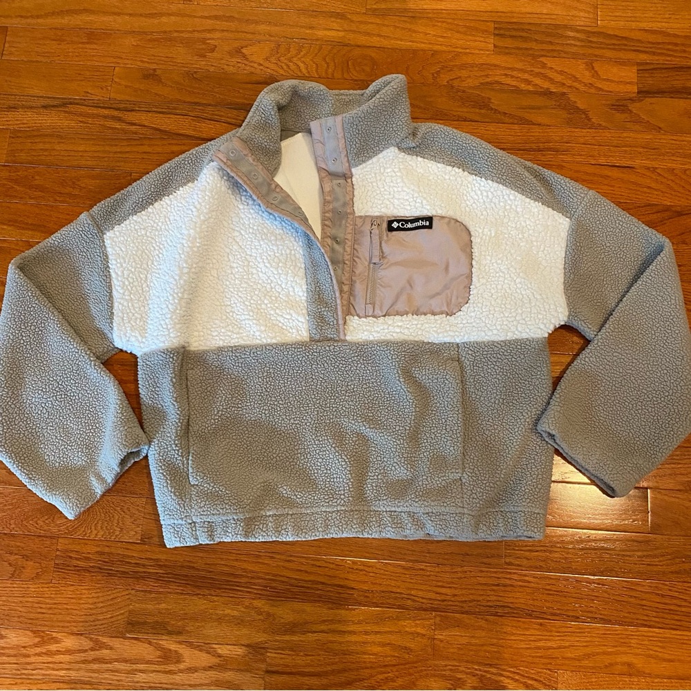 Columbia Lodge Sherpa pullover khaki and cream size large
